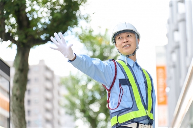 多くの警備会社に選ばれているJOBPAYが徹底解説！ 給与前払いサービスを利用せずに前払いをしている警備会社で起きている問題とは。